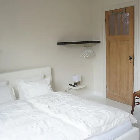 ベッド・アンド・ブレックファスト B＆b エマ 2*